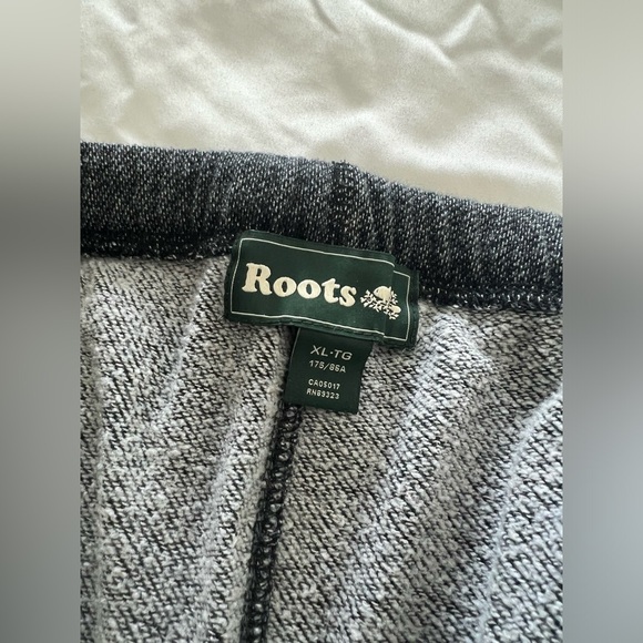 Roots Women’s relaxed cropped sweatpants, Black Pepper. - Picture 4 of 6